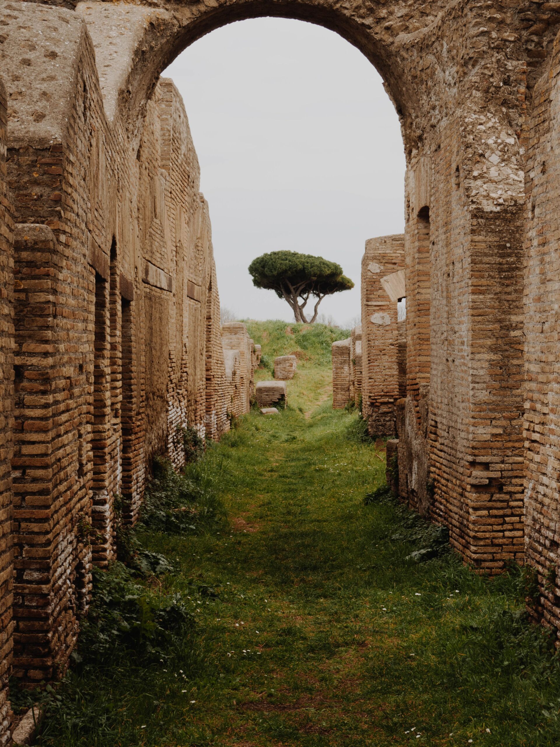 Photos of the ruins of a Roman aqueduct